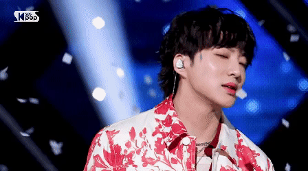 Idol hết xô xát tranh thời lượng lên hình đến cục súc ném đồ trên sân khấu-2