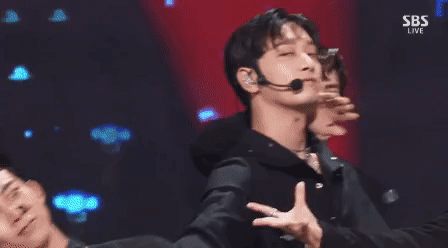 Idol hết xô xát tranh thời lượng lên hình đến cục súc ném đồ trên sân khấu-7