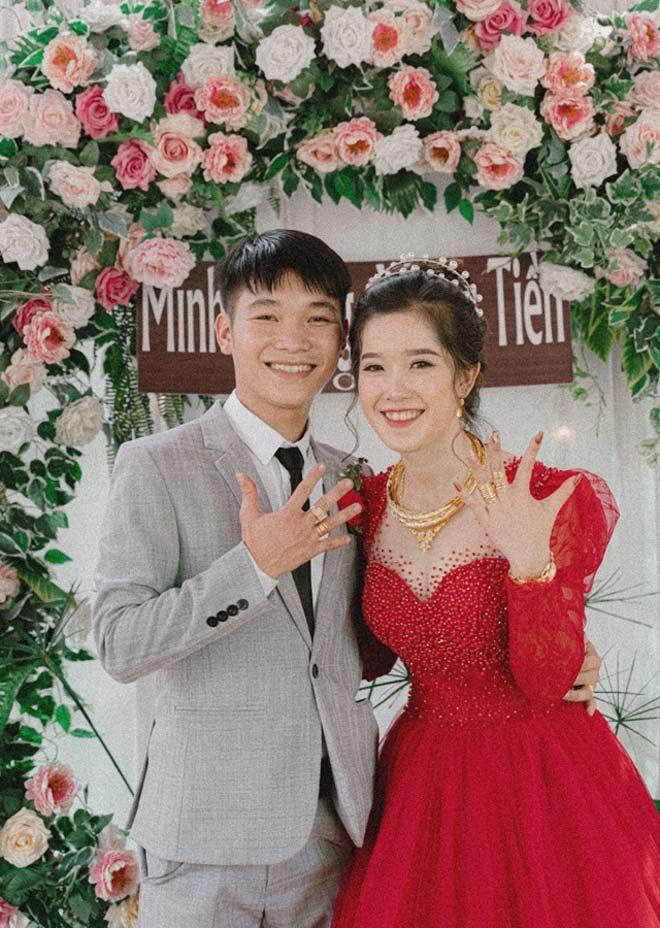 Yêu nhau 9 năm, cặp đôi từ chung lớp, chung bàn đến… chung giường-3