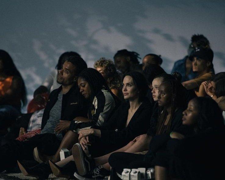 Angelina Jolie đang hẹn hò The Weeknd?-2