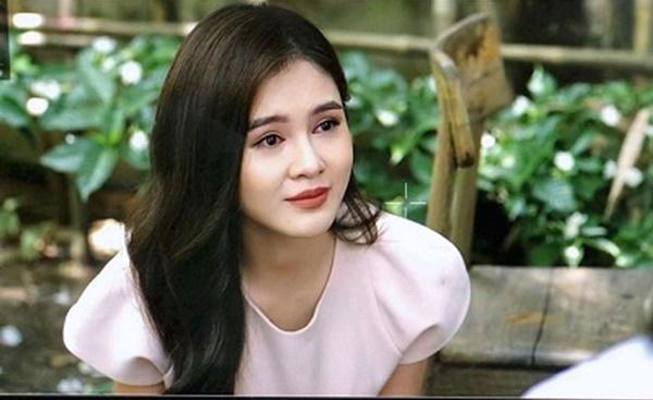 Nhân vật người vợ “cắm sừng” và vô tâm khiến Thu Hoài phải nhận nhiều “gạch đá” của khán giả. Tuy nhiên, dù ở góc máy nào, Thu Hoài đều rất xinh đẹp, ngay cả trong video hậu trường.