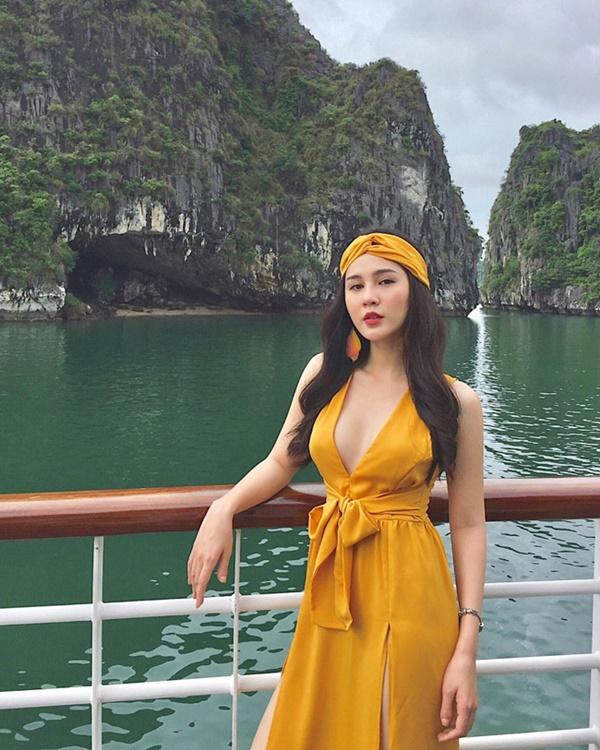 "Nhiều khi thắc mắc mặt mình hiền thế này mà sao cứ bị giao mấy vai thủ đoạn?” - Thu Hoài than thở khi nói về vai diễn phản diện trong phim "Mùa Hoa Tìm Lại".