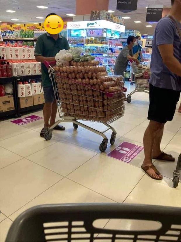 Sự thật người đàn ông mua hết siêu thị trứng giữa mùa dịch khan hiếm-1