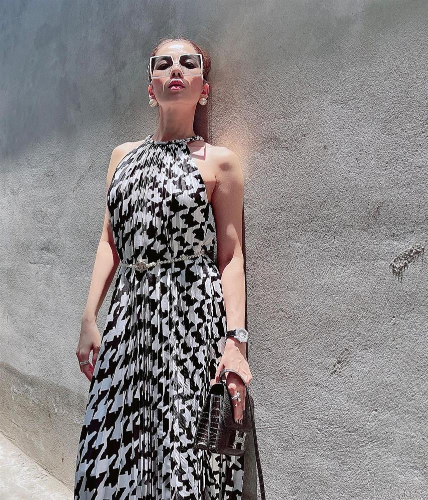 Giật mình bức ảnh như dọa ma của Lệ Quyên-1