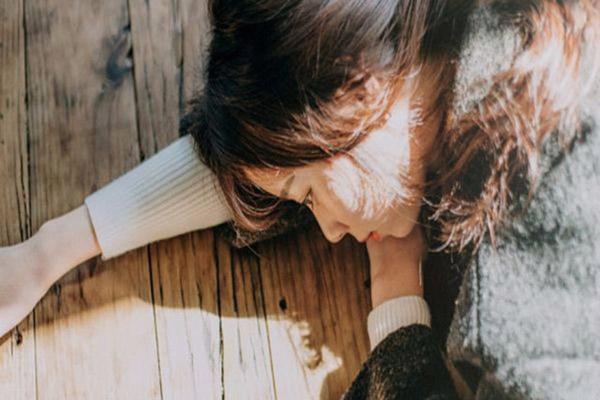 Chồng đi với bồ, tôi ở nhà mở tiệc tiện nhắn cái tin khiến anh ta sôi máu-3