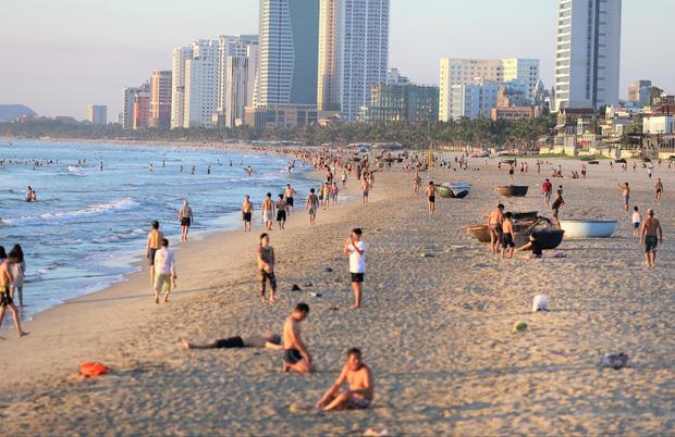 Đà Nẵng dừng tắm biển, cắt tóc và hoạt động thể dục thể thao từ 12h ngày 15/7-1