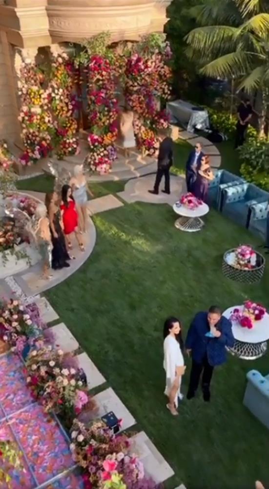 Nữ tỷ phú Việt kỷ niệm ngày cưới xa hoa, tặng chồng siêu xe 33 tỷ-3