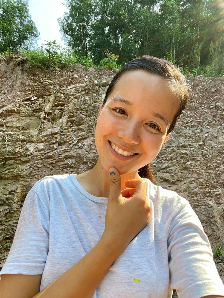 MC Minh Trang gầy tọp hẳn đi, làn da đen sạm vì cháy nắng-1