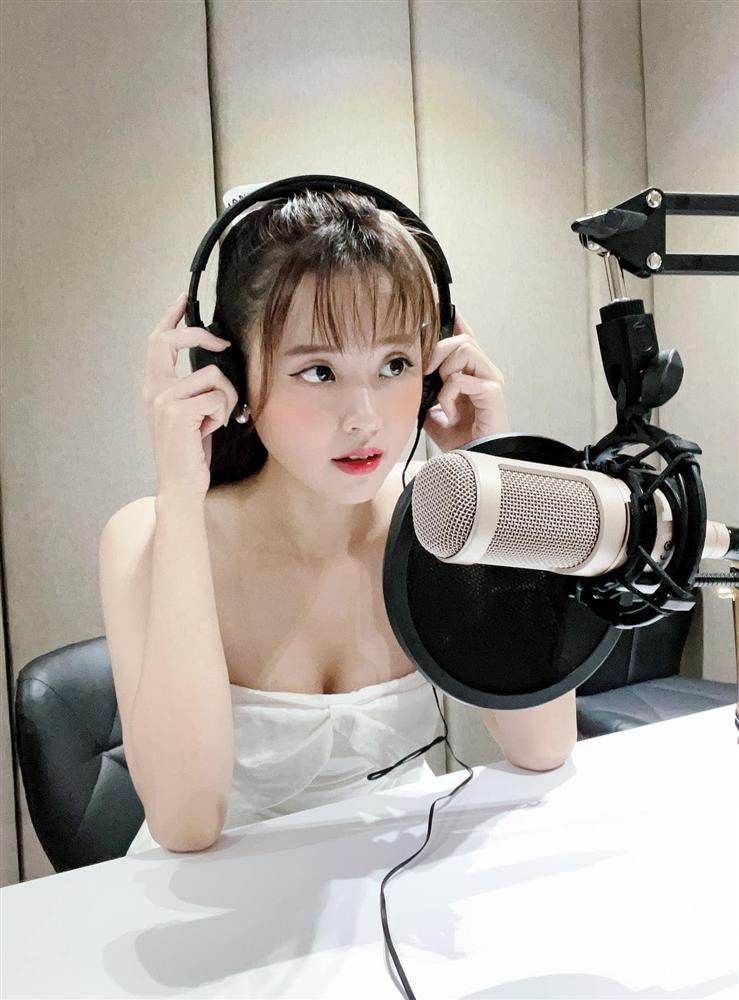 Midu buông lơi mặc mỗi nội y khoe mặt học sinh, body phụ huynh-7