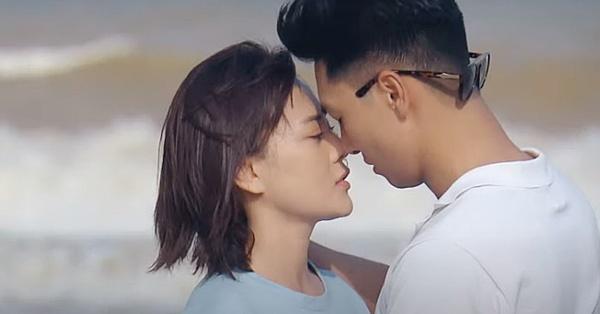 Nụ hôn Phương Oanh - Mạnh Trường trong Hương Vị Tình Thân bị chê... mắc mệt-1