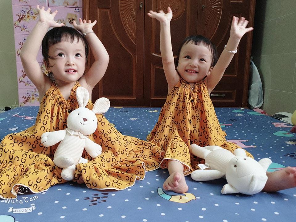 Hình ảnh mới nhất của chị em song Nhi tròn 1 năm tách dính-1