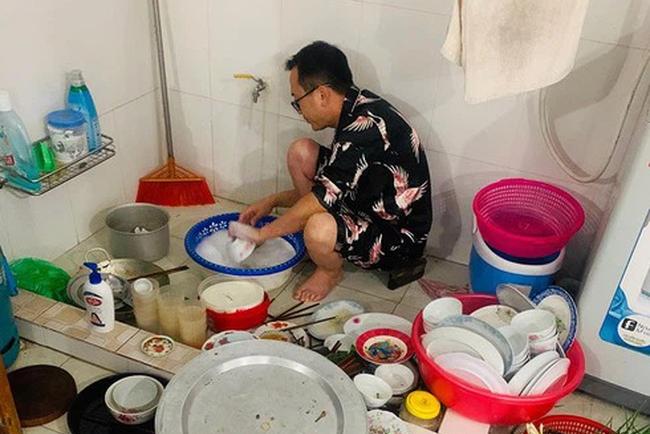 Mẹ chồng thay ổ khóa mới, gắn dòng tin trước cửa không cho con dâu vào-3