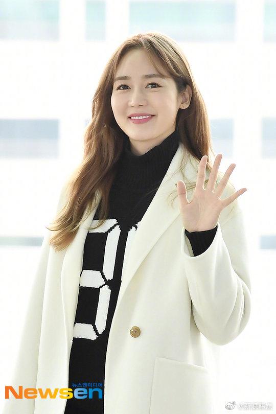 Nữ hoàng tuyết Sung Yuri mang song thai ở tuổi 40-1