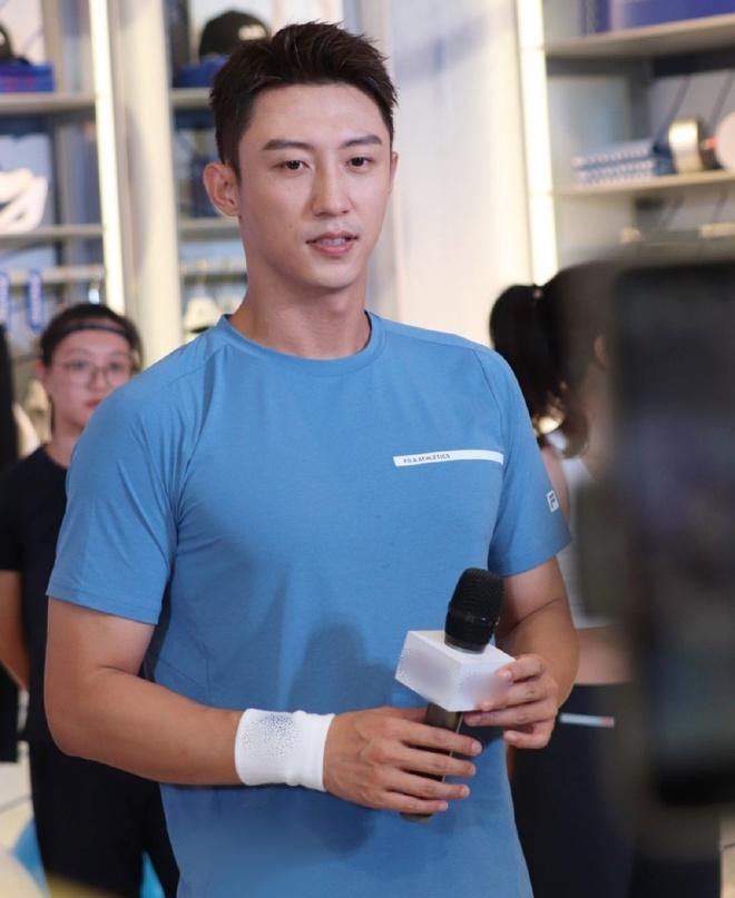 Hoàng Cảnh Du mang theo hơn 100 vệ sĩ đến sự kiện-1