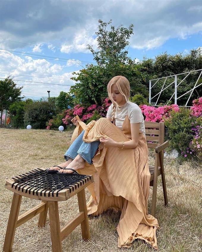 Học Rosé BlackPink mặc váy với quần, Ngọc Trinh nhìn vừa ngốt vừa rối rắm-7