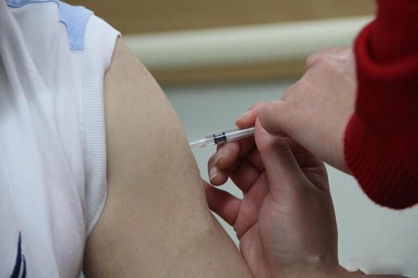 Những loại thuốc nào được dùng trước khi tiêm vaccine Covid-19?-1