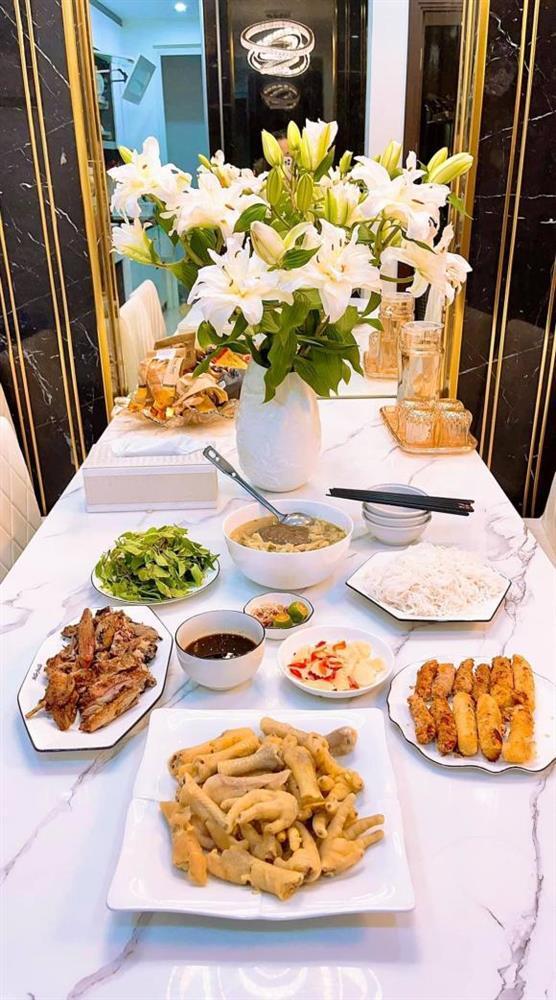 Cuộc sống của mỹ nhân Nhật Ký Vàng Anh làm BTV Công an nhân dân-4