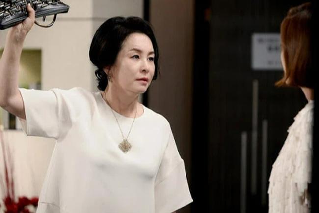 Mẹ chồng thay ổ khóa mới, gắn dòng tin trước cửa không cho con dâu vào-2