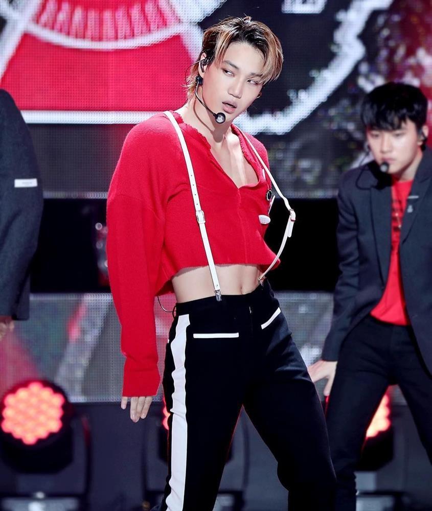 Nam ca sĩ Hàn Quốc mặc váy, ngày càng nữ tính-3