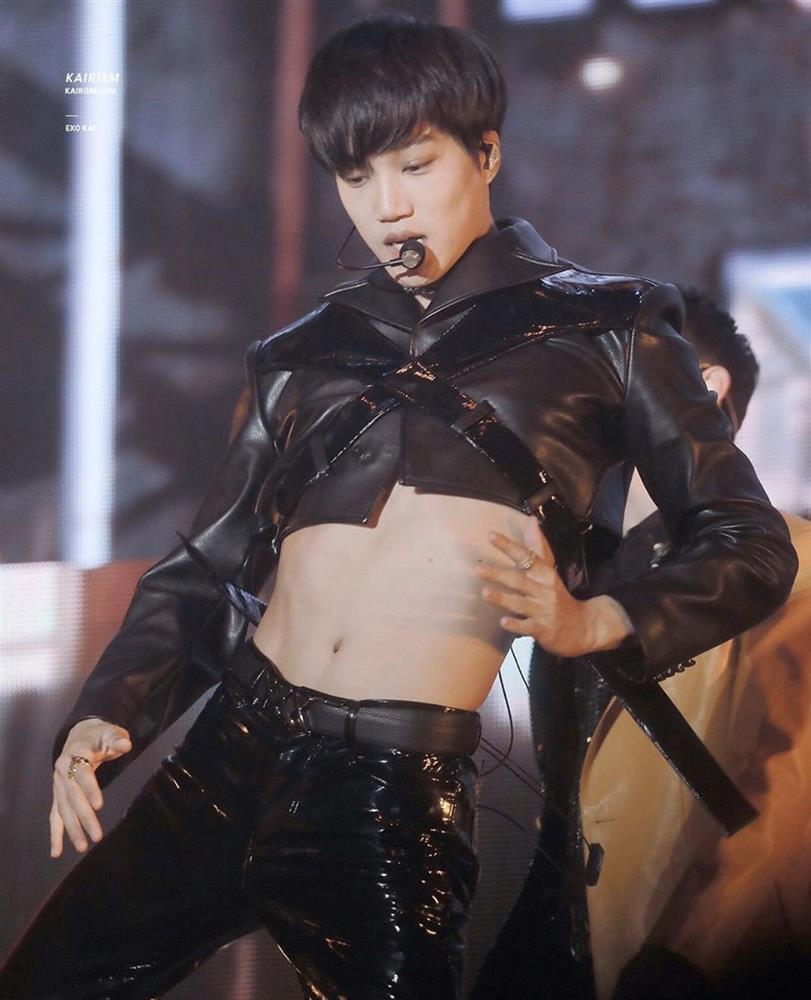 Nam ca sĩ Hàn Quốc mặc váy, ngày càng nữ tính-4