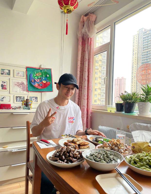 Angela Baby lẻ bóng đi mua nhà, Huỳnh Hiểu Minh về quê vắng vợ con-3