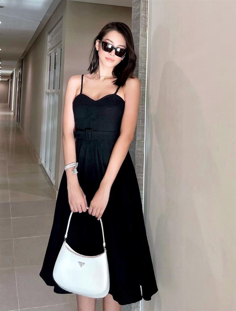 Tiểu Vy khoe lưng trần siêu hot - Chi Pu lộ chân ngực căng đét-5