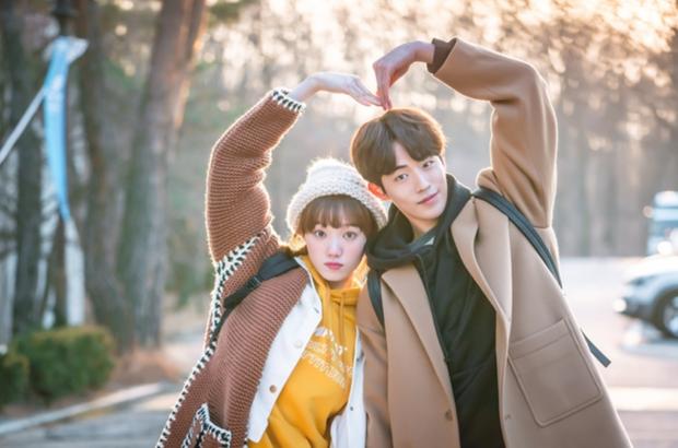 HOT: Nghi vấn Nam Joo Hyuk - Lee Sung Kyung yêu lại từ đầu sau 4 năm?-9