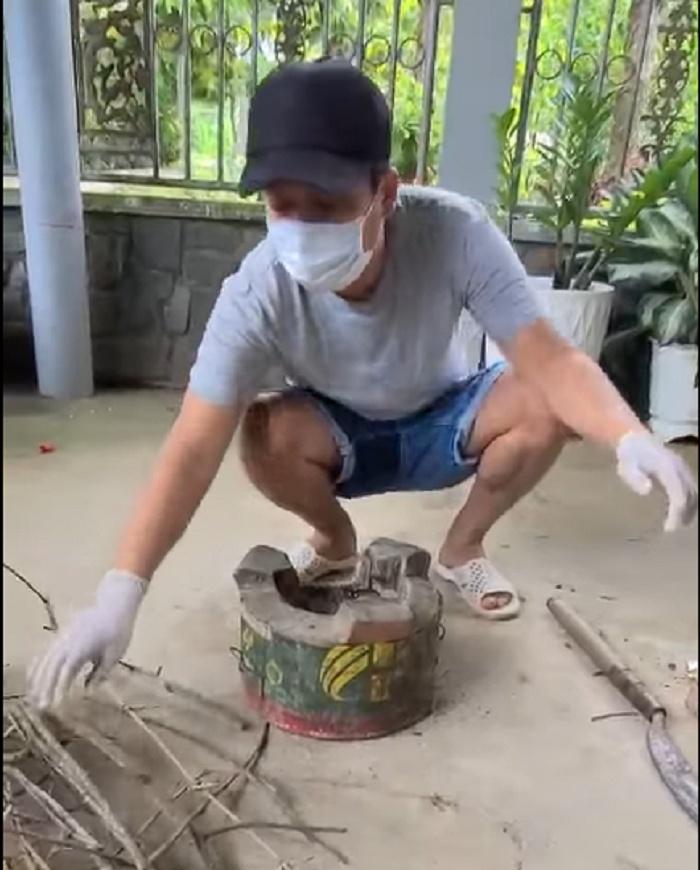 Hình ảnh làm đầu bếp điêu luyện hiếm thấy của Trường Giang-3