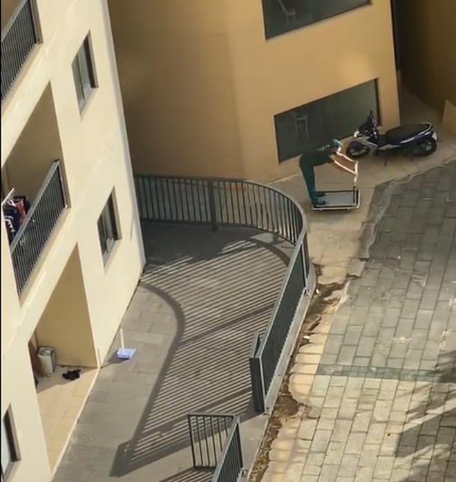 Clip dân quân tự vệ đua xe, đánh võng trong khu cách ly, được dân tình cổ vũ-1