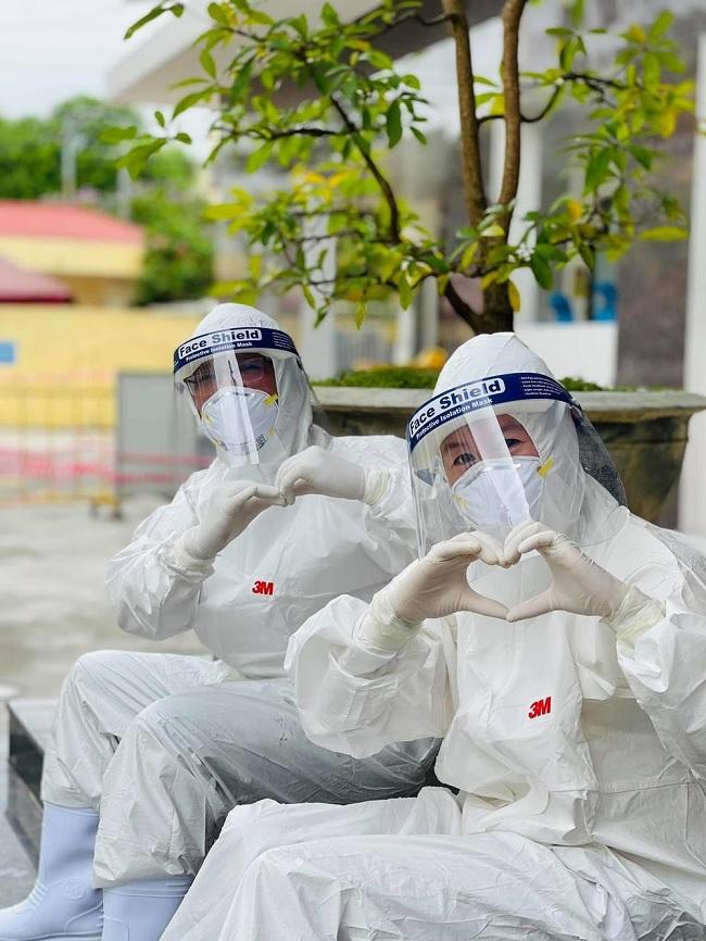 Clip dân quân tự vệ đua xe, đánh võng trong khu cách ly, được dân tình cổ vũ-2