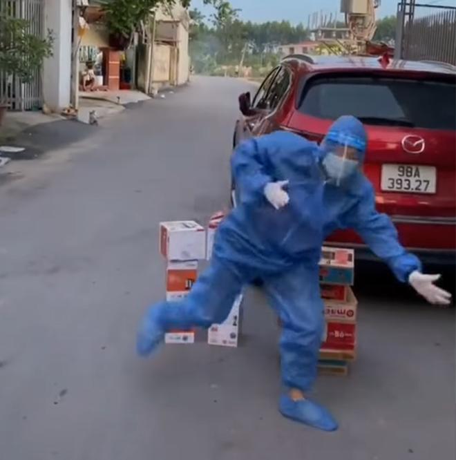 Clip dân quân tự vệ đua xe, đánh võng trong khu cách ly, được dân tình cổ vũ-3