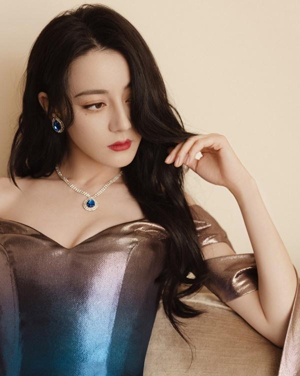 Địch Lệ Nhiệt Ba bị quấy rối và nỗi ám ảnh của sao nữ ở nơi công cộng-2