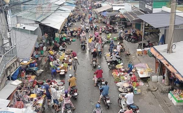 Người dân miền Tây đổ xô đi chợ, giá thực phẩm tăng vọt-2
