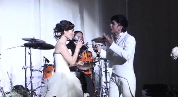 Clip: Đan Trường và vợ mùi mẫn trong đám cưới gần 10 năm trước-3