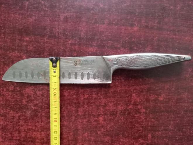 Clip: Vợ xin làm tăng ca, chồng nghi nói dối rút dao chém nát mặt vợ-6