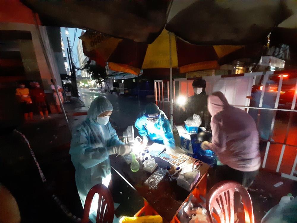 Đi xe ba gác săn Covid-19 ở TP.HCM-3