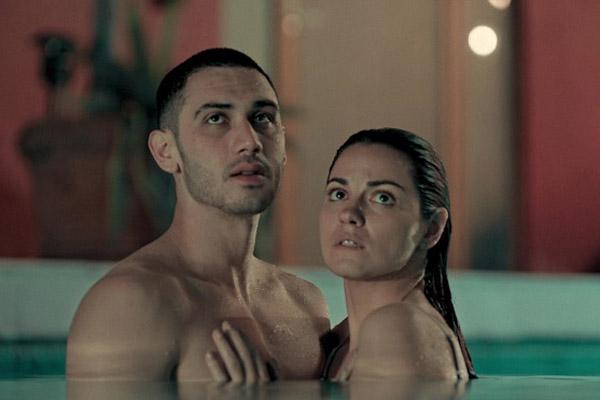 Cảnh nóng cựu nữ thần phim 18+ bị đồng nghiệp nam sàm sỡ-22