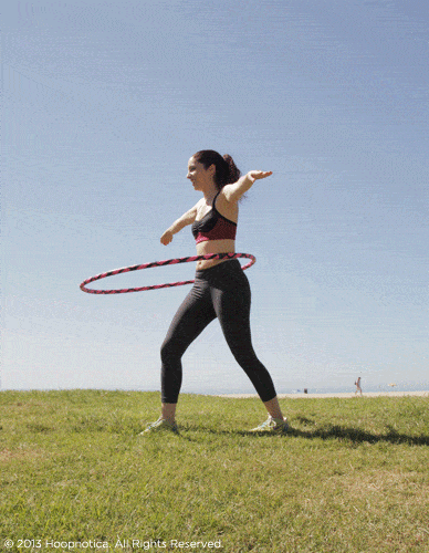 Trâm Anh bị nghi ngáo ngơ với kiểu lắc vòng không giống ai-2