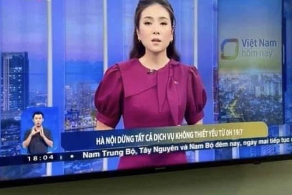 MC Mai Ngọc như người khổng lồ khi chung khung hình bạn bè-10