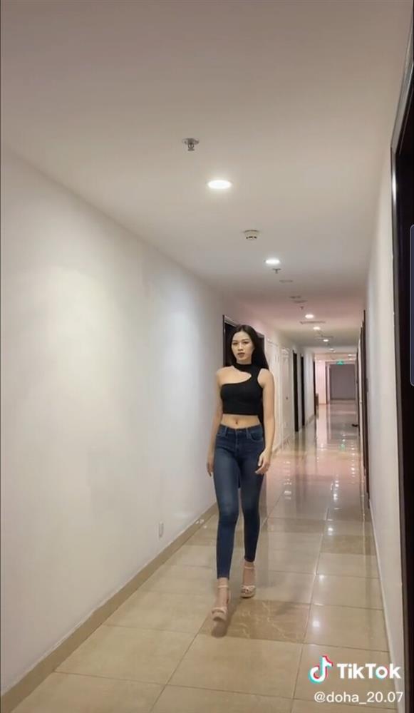 Hoa hậu Đỗ Thị Hà nhờ chấm điểm, dân mạng chê lên chê xuống-1