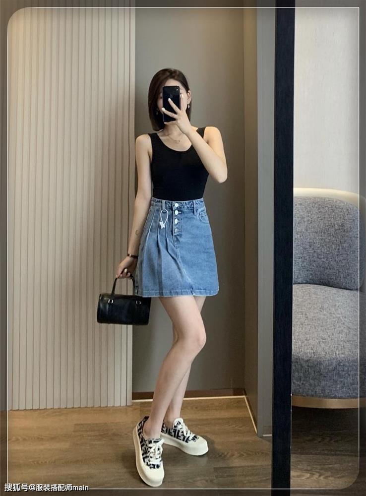 Công thức mix đồ với chân váy xếp ly cho nàng đi làm đến dạo phố đẹp đỉnh-3