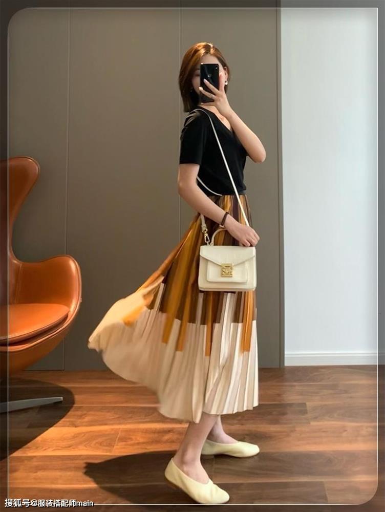 Công thức mix đồ với chân váy xếp ly cho nàng đi làm đến dạo phố đẹp đỉnh-7