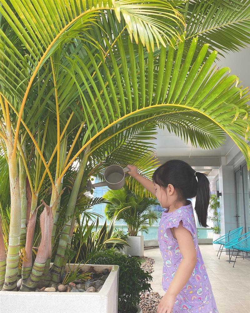 Con gái Đặng Thu Thảo lớn nhanh, đã xinh xắn còn chăm làm-2