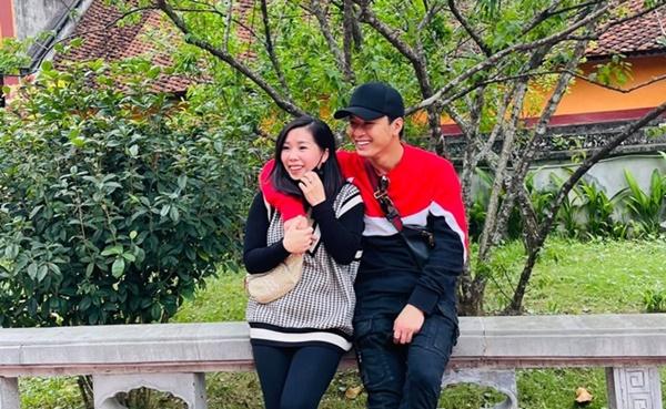 Vợ chồng Hồng Đăng thường xuyên chia sẻ những khoảnh khắc ngọt ngào, tình tứ.