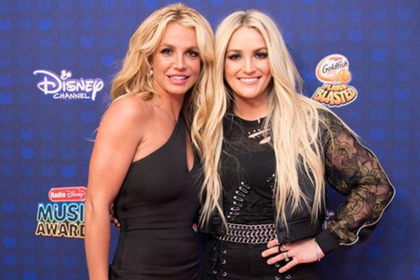 Britney Spears cởi áo khoe gần hết vòng 1 lên Instagram-7