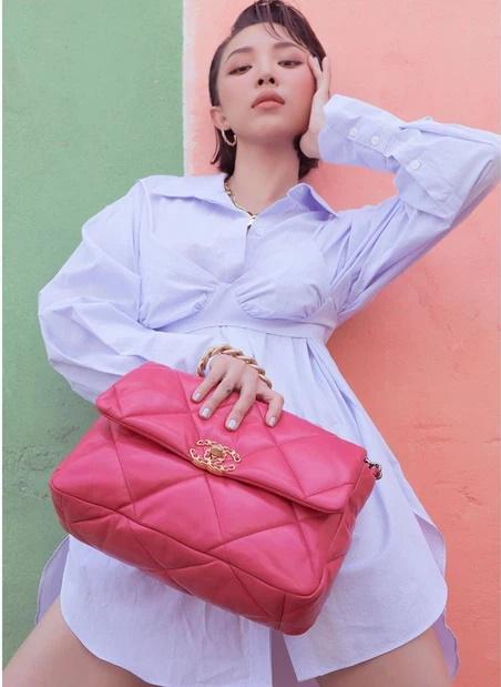 Tóc Tiên bán túi hiệu ủng hộ máy thở cho bệnh viện ở Sài Gòn-6