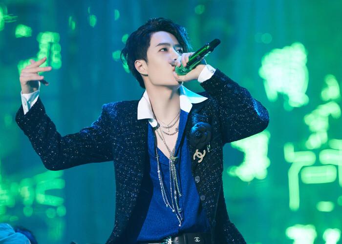 Vương Nhất Bác thu hút hơn 800 triệu lượt người xem nhờ vũ đạo gợi cảm-2