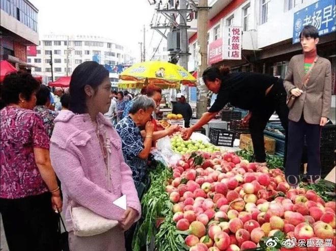 Đại sứ thương hiệu Ngô Diệc Phàm mặc hàng hiệu như đồ chợ-5