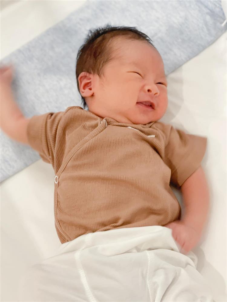 Quế Vân đính chính tên con, muốn bấm khuyên tai cho bé 10 ngày tuổi-4