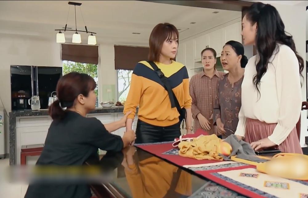 Hương Vị Tình Thân tập 65: Facebook Mạnh Trường muốn sập vì inbox đòi công bằng-6